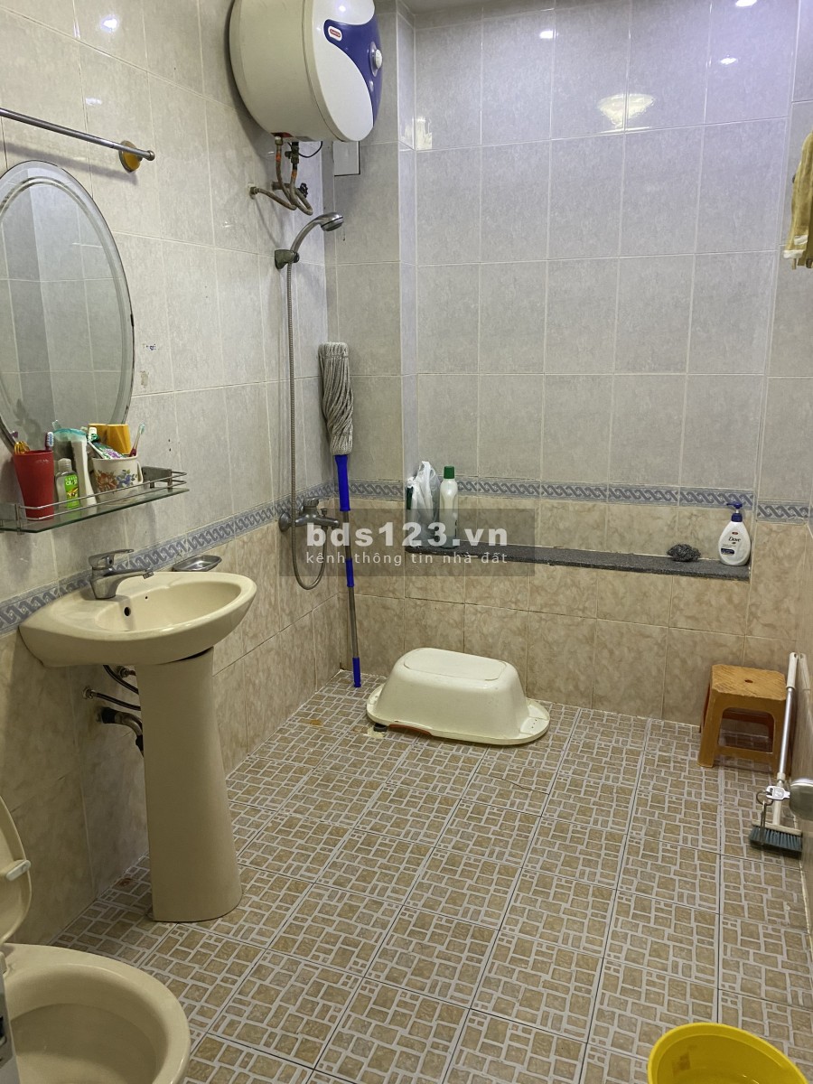 Nhà Đẹp Khu Cư Xá Nguyên Hồng Trệt 2Lầu ST Giá 23Tr/th