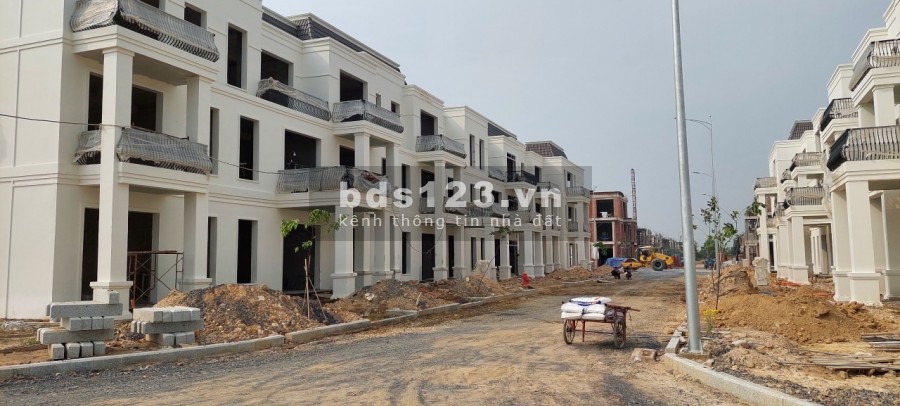 Bán đất nền gần sân Golf gần Vin CiTy giá bán 860 triệu. pháp lý chuẩn đầy đủ, lhcc