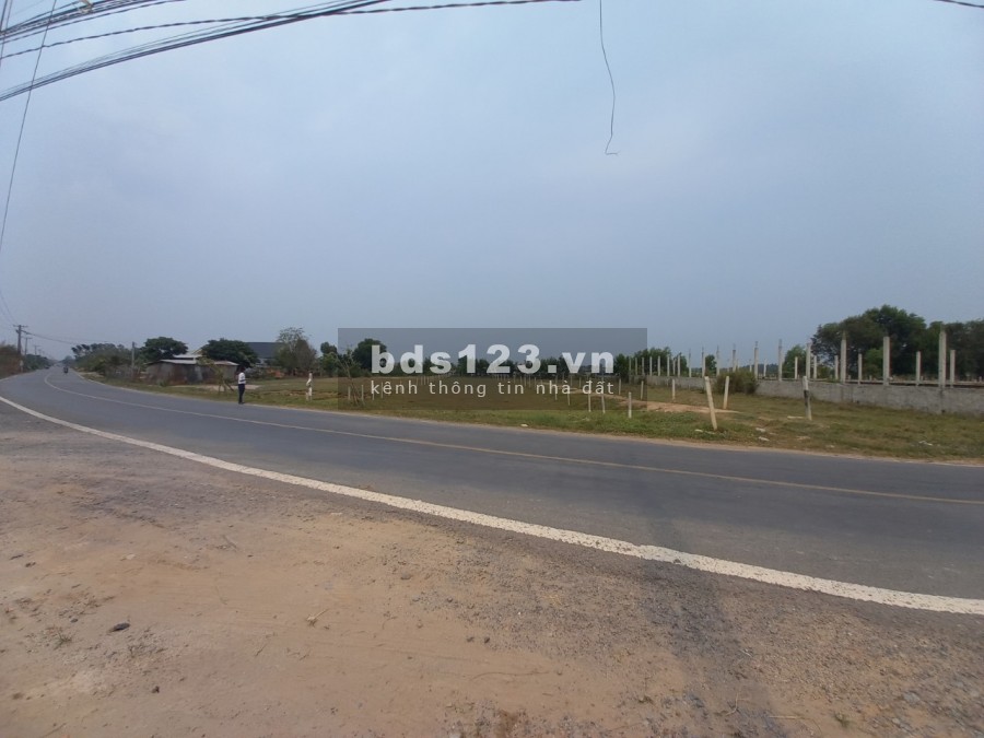 Bán đất nền gần sân Golf gần Vin CiTy giá bán 860 triệu. pháp lý chuẩn đầy đủ, lhcc