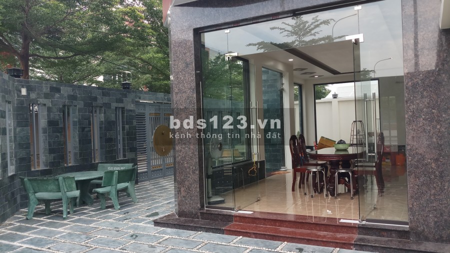 Nhà biệt thự hai mặt tiền,khu dân cư Hà Đô,P.Thới An