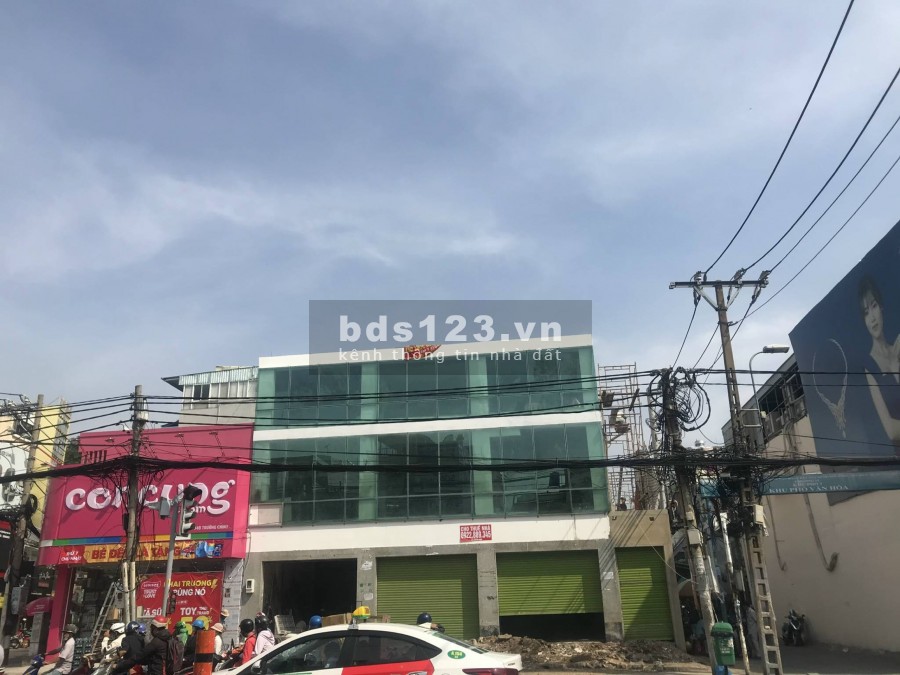Nhà Cho Thuê Trường Chinh , P12, Q.Tân Bình, DT:12x20m, 2 lầu.