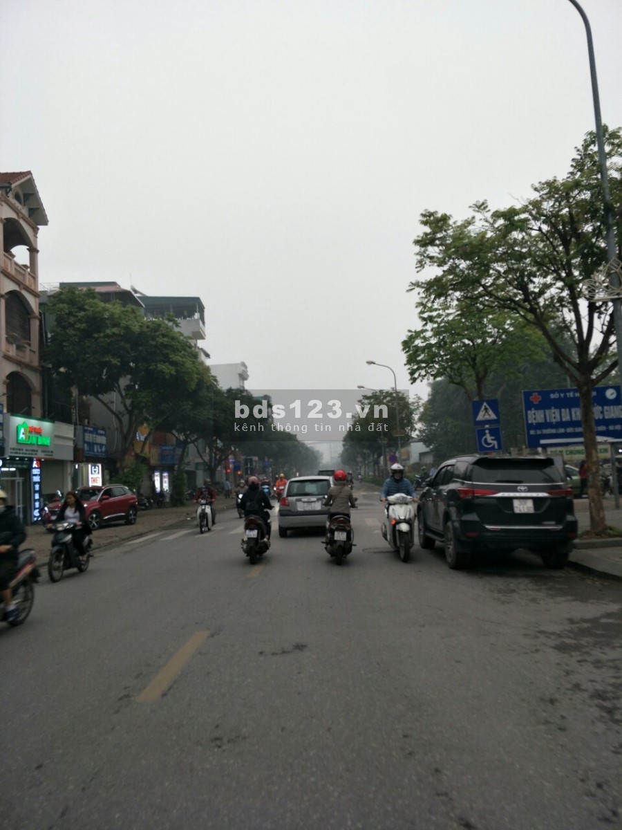 Cần tiền giảm giá 500tr xuống còn 8.8 tỷ bán nhà 57m2 đường Trường Lâm, Quận Long Biên