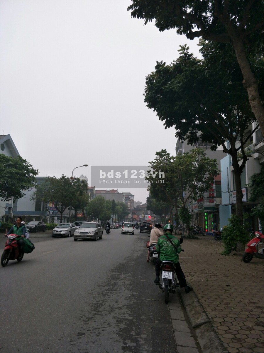 Cần tiền giảm giá 500tr xuống còn 8.8 tỷ bán nhà 57m2 đường Trường Lâm, Quận Long Biên