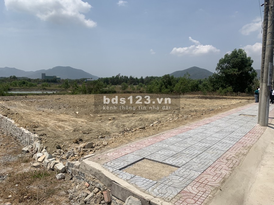 BÁN GẤP LÔ ĐẤT VỊ TRÍ TRUNG TÂM, GIÁ ĐẦU TƯ CHỈ 6TR/M2, ĐÃ CÓ SỔ HỒNG RIÊNG. XÂY DỰNG TỰ DO