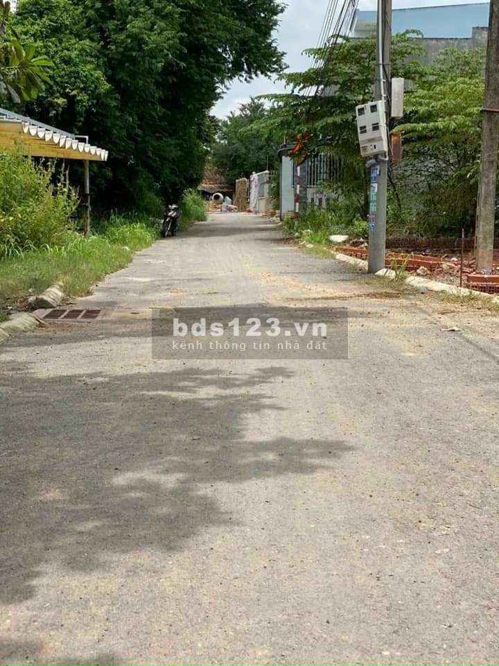 Chính chủ cần bán lô đất mặt tiền Bùi Quốc Khánh, kế bên UBND phường Chánh Nghĩa, giá 1.35 tỷ, diện tích 90m2. SHR. Liên hệ 0374991279 Minh Anh