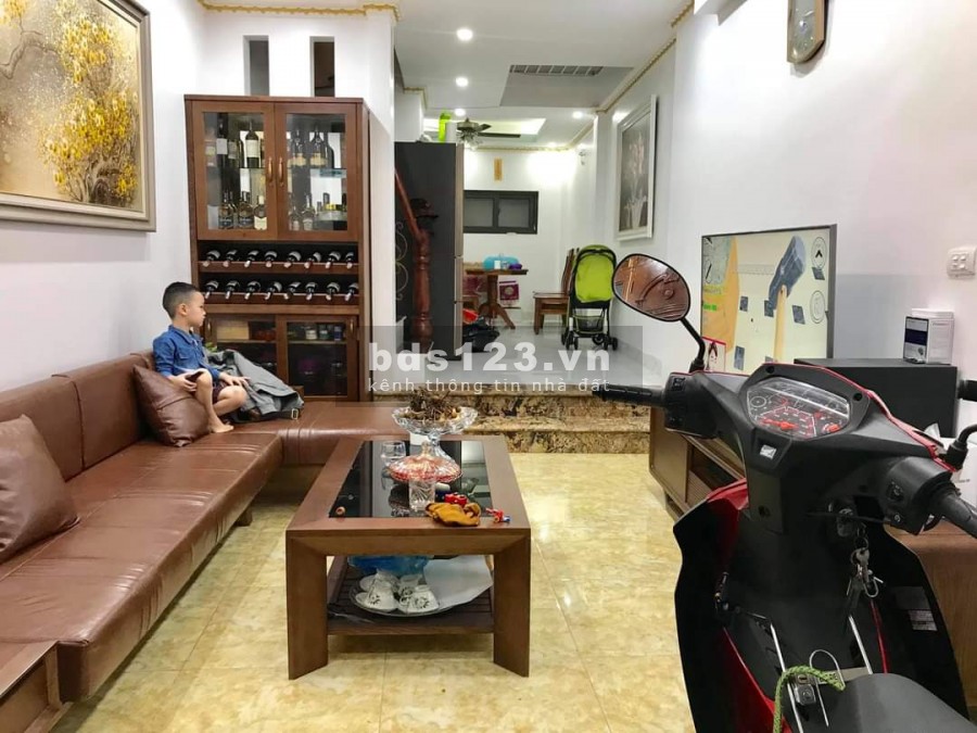  NHÀ PHỐ BỒ ĐỀ _MẶT NGÕ CONTAINER TRÁNH NHAU