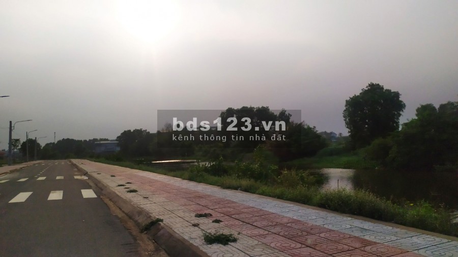 Đất thổ cư 100% cách MT Đinh Đức Thiện 600m SHR cạnh KCN và chợ, DT 100m2 chỉ 1 tỷ 7
