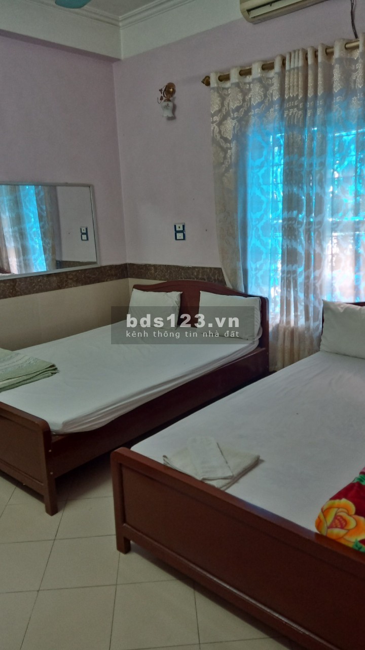 Nhà Nghỉ mặt đường 5, gần 20p nghỉ, khu đông dân cư, giá cực tốt: lh 0835459289