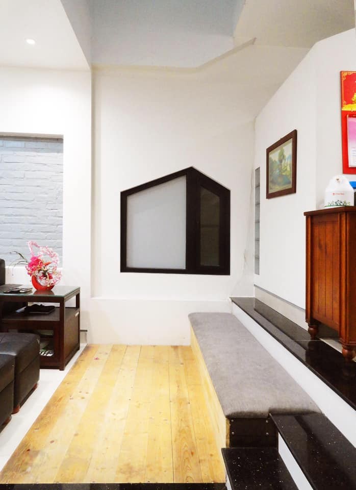 Bán nhà Trần Quốc Hoàn, Cầu Giấy 50m2 6.6 tỷ, nhà đẹp ở luôn, oto phân lô.