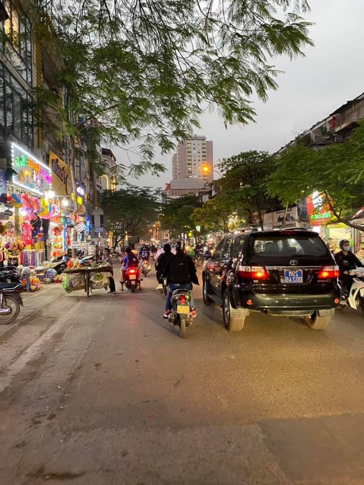 (THANH KHOẢN GẤP) MẶT PHỐ LÊ DUẨN ĐỐNG ĐA. 35M, 4 TẦNG, MẶT TIỀN 4M. GIÁ 5.5 TỶ