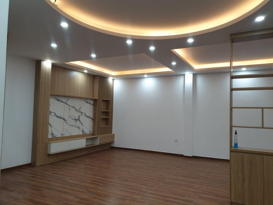 Bán nhà đẹp Dịch Vọng Hậu, ô tô vào nhà. Nội thất sang trọng. DT 45/65, 5 tầng, mặt tiền 8,2m, giá 9,2 tỷ,