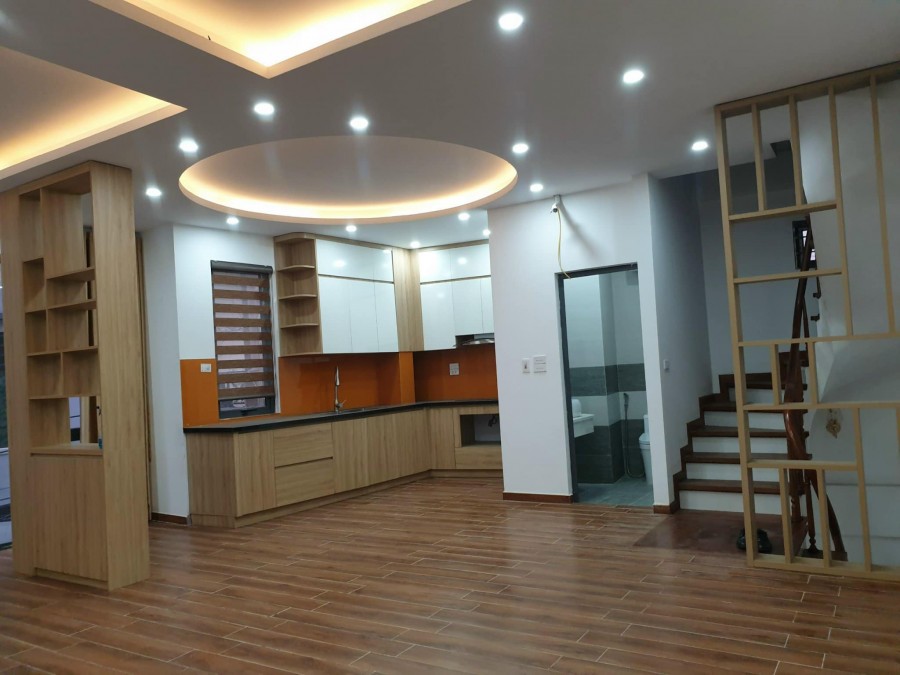 Bán nhà đẹp Dịch Vọng Hậu, ô tô vào nhà. Nội thất sang trọng. DT 45/65, 5 tầng, mặt tiền 8,2m, giá 9,2 tỷ,