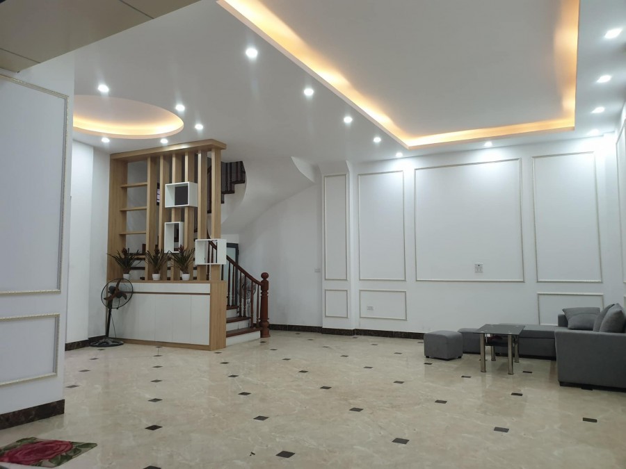 Bán nhà đẹp Dịch Vọng Hậu, ô tô vào nhà. Nội thất sang trọng. DT 45/65, 5 tầng, mặt tiền 8,2m, giá 9,2 tỷ,