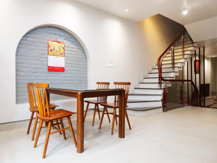 Bán nhà Trần Quốc Hoàn, Cầu Giấy 50m2 6.6 tỷ, nhà đẹp ở luôn, oto phân lô.