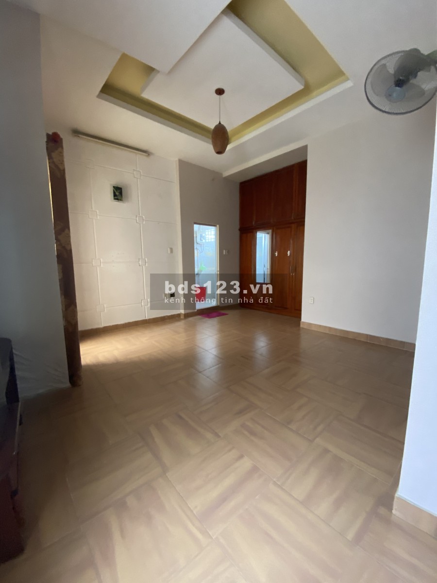 Nhà HXH Phan Văn Trị 6x30 Trệt Lầu 3PN 3WC Giá 23Tr/th