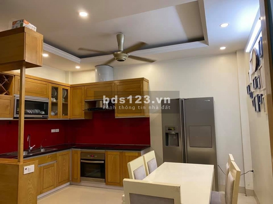 Nhà hót đường Nguyễn Công Trứ diện tích 45 m^2 mặt tiền 4 m 5Tầng giá 5,5 tỷ