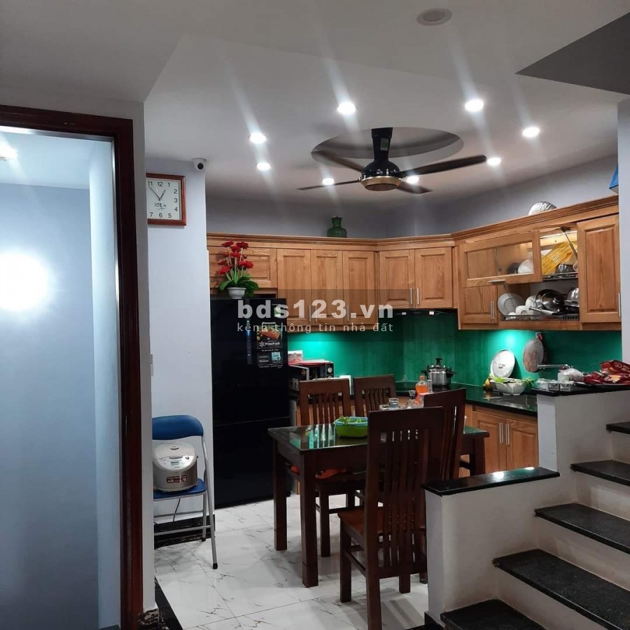 CẦN BÁN GẤP NHÀ TÂY HỒ 3 THOÁNG ÁNH SÁNG NGẬP TRÀN GIAO THÔNG THUẬN TIỆN