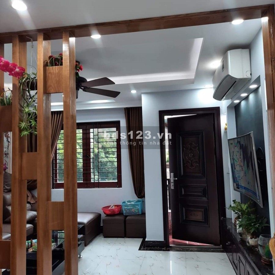 CẦN BÁN GẤP NHÀ TÂY HỒ 3 THOÁNG ÁNH SÁNG NGẬP TRÀN GIAO THÔNG THUẬN TIỆN
