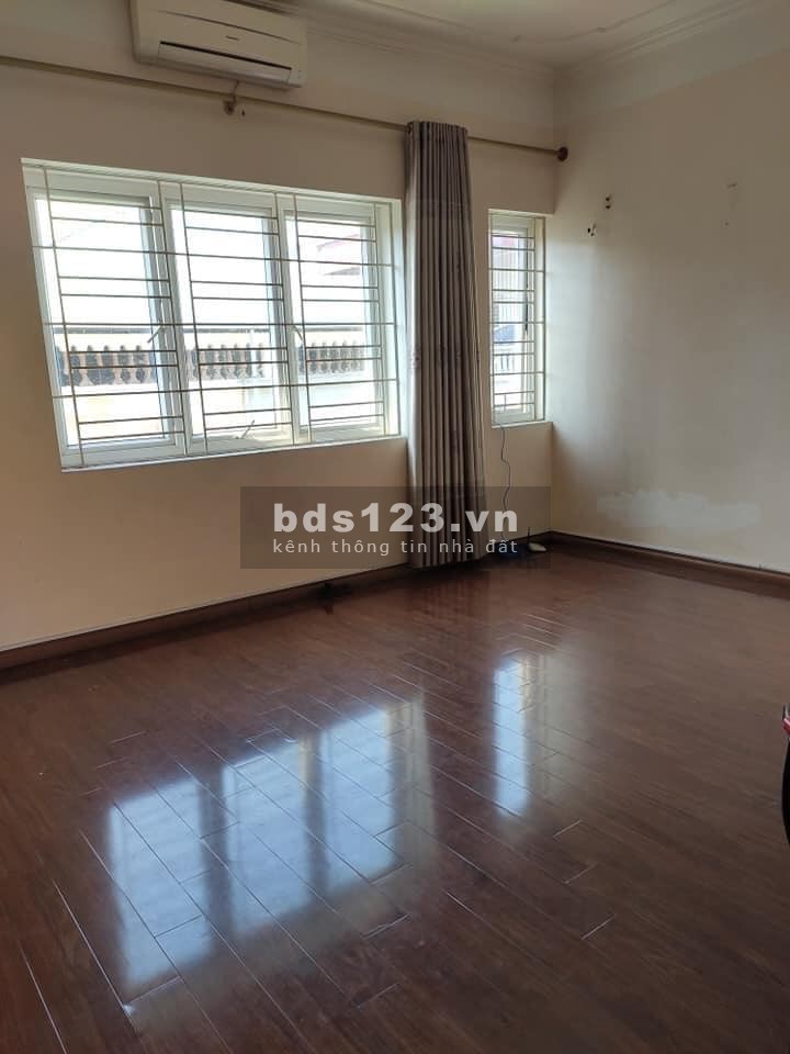 Bàn nhà phố Trạm, Dân xây tâm huyết, ngõ thông rộng, ô tô qua, kinh doanh, 0911868835