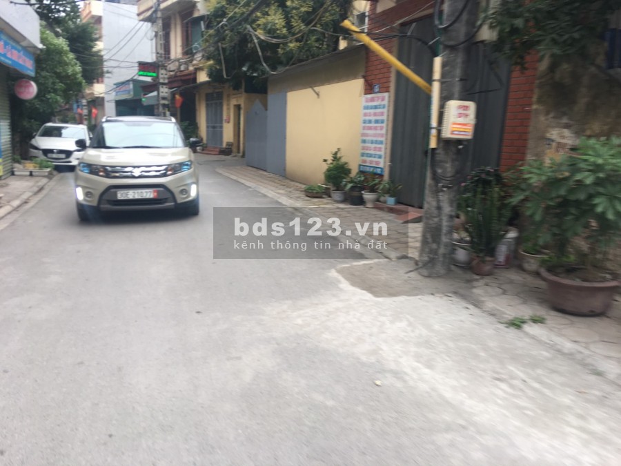 Chính chủ bán đất đẹp 96,5m mặt đường 42 thông sang 95 Phố Bòm, Sài Đồng