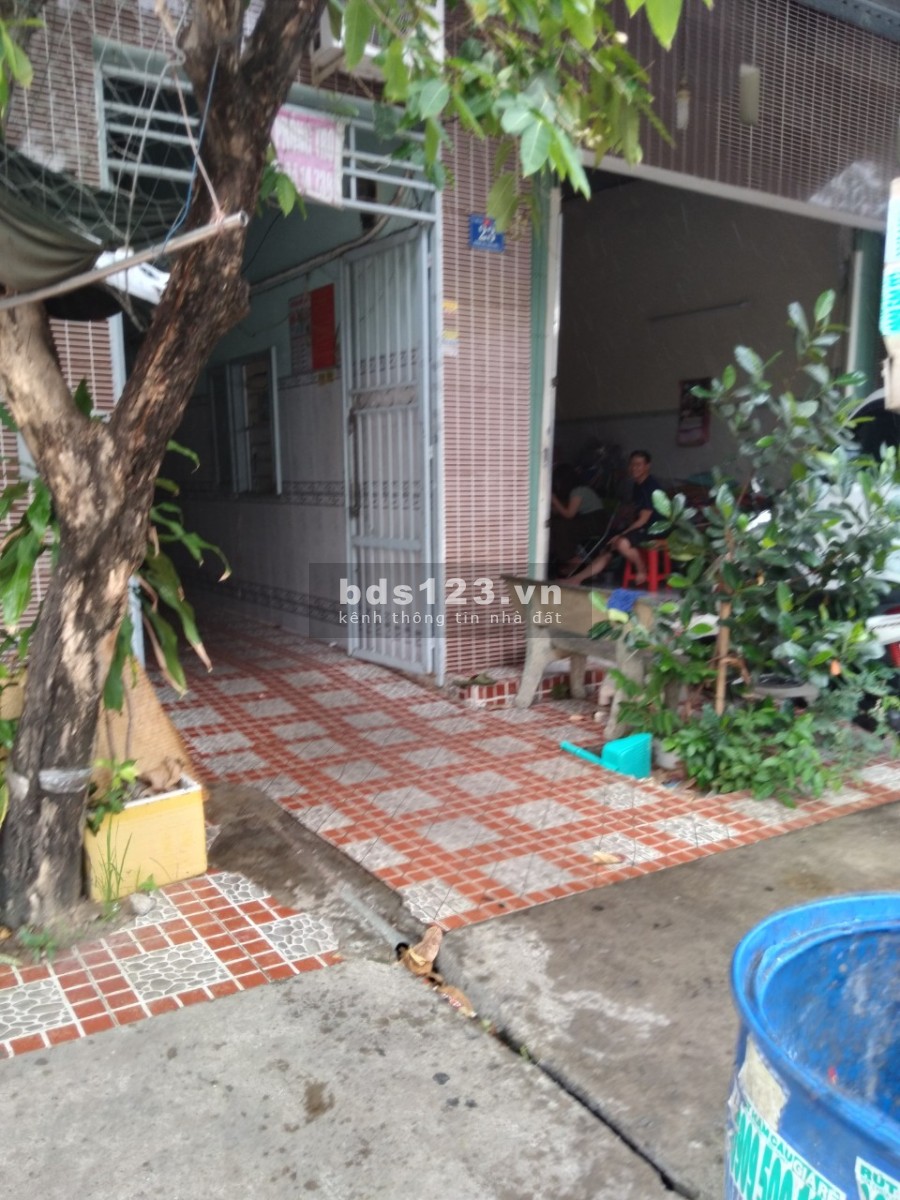 Tôi cần tiền nên bán gấp ldãy nhà trọ mới kề chợ tp