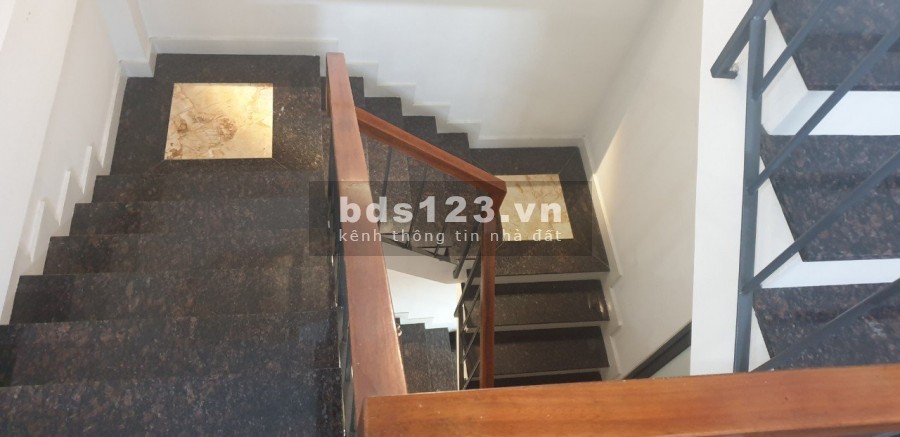 MẶT PHỐ SẦM UẤT 100.3m2, 3 TẦNG TẦNG 1 CHO THUÊ 32 TRIỆU/THÁNG GIÁ 24.9 TỶ ĐỒNG