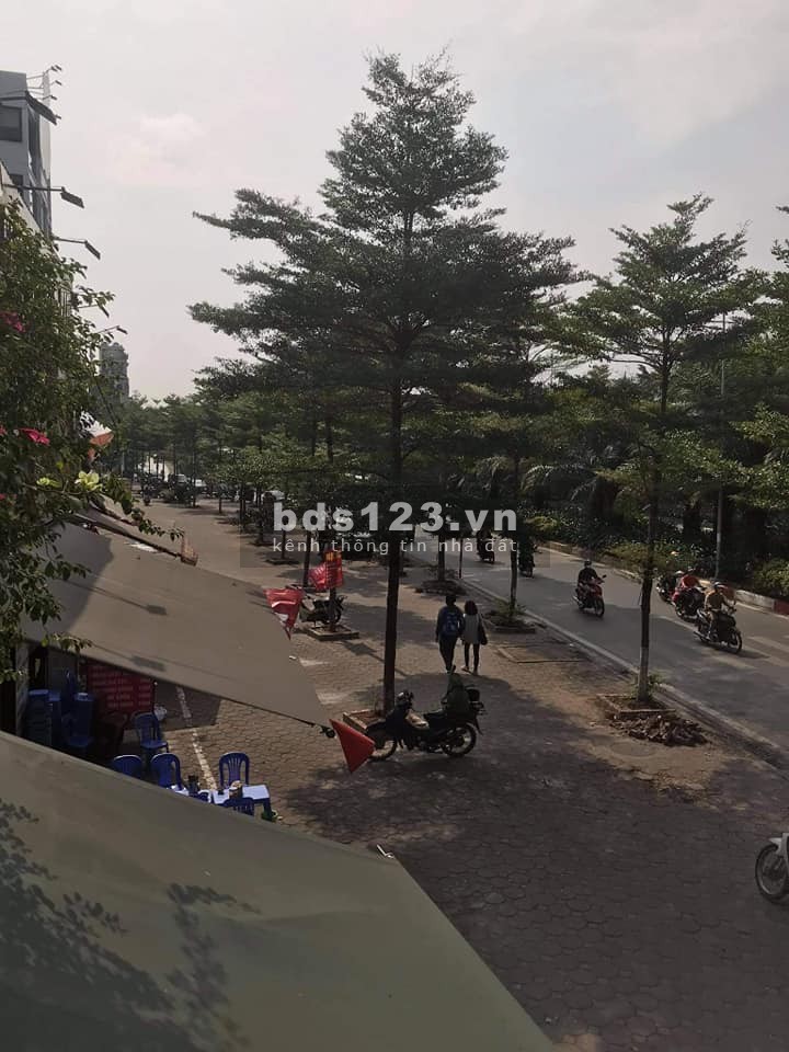 MẶT Tiền 12.5m VỈA HÈ ĐÁ BÓNG KINH DOANH SẦM UẤT MỘT MẶT PHỐ, MỘT MẶT Ngõ chỉ 10.5 tỷ