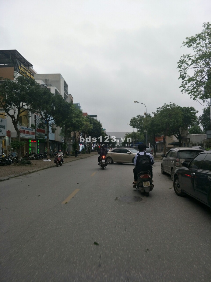Bán nhà mặt phố Trường Lâm, Long Biên 58m2, 1 tầng, giá 8.7 tỷ. Kinh doanh tốt, Vỉa hè 5m.