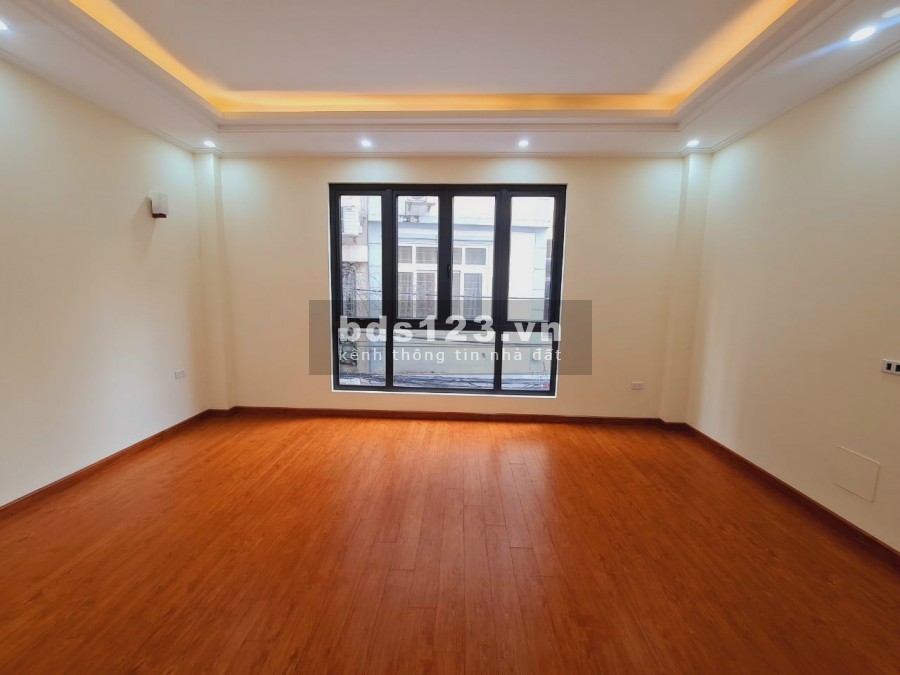 Giá Tốt, Hoa Lâm Long Biên, 40m2 MTx4m 5T ngõ 2M