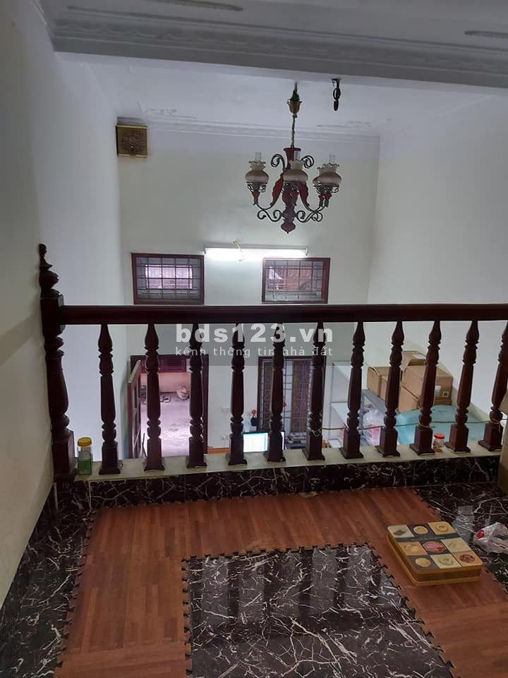 Bán nhà Ngõ 1194 Đường Láng, Ô tô đỗ cách 10m, 34m2, giá 3,3tỷ.