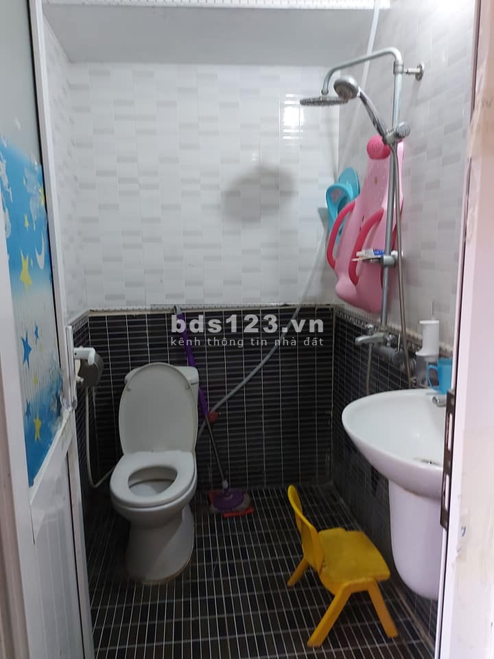 Bán nhà Ngõ 1194 Đường Láng, Ô tô đỗ cách 10m, 34m2, giá 3,3tỷ.