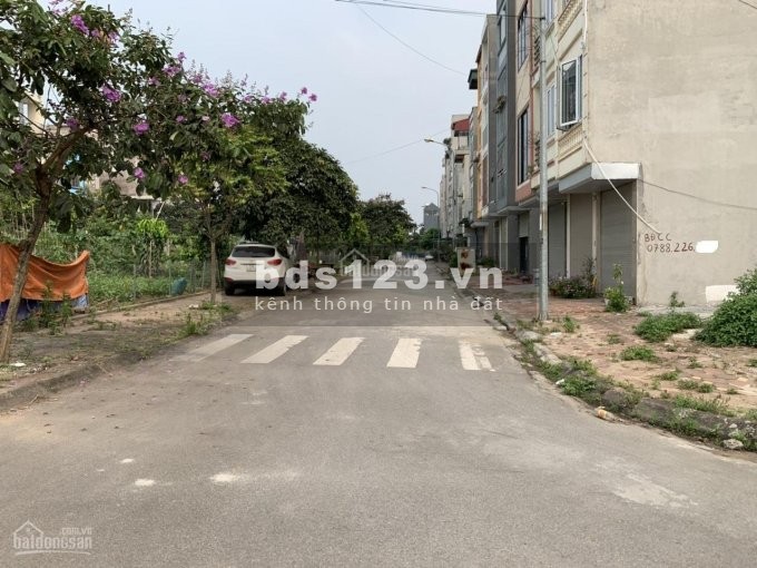 Bán đất Trâu Quỳ Tái định cư Vườn hoa áp góc 40m2. Hiếm. LH 0982852808