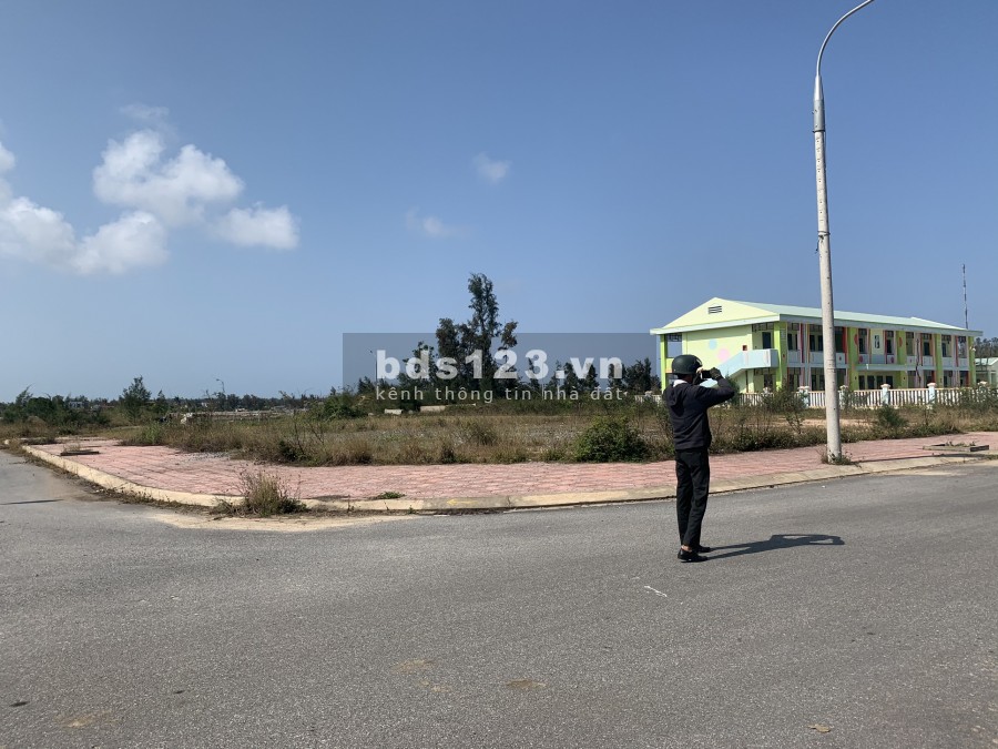 CẦN BÁN NHANH LÔ ĐẤT MẶT TIỀN ĐƯỜNG 15M5 VIEW BIỂN XÃ TỊNH KỲ TP QUẢNG NGÃI