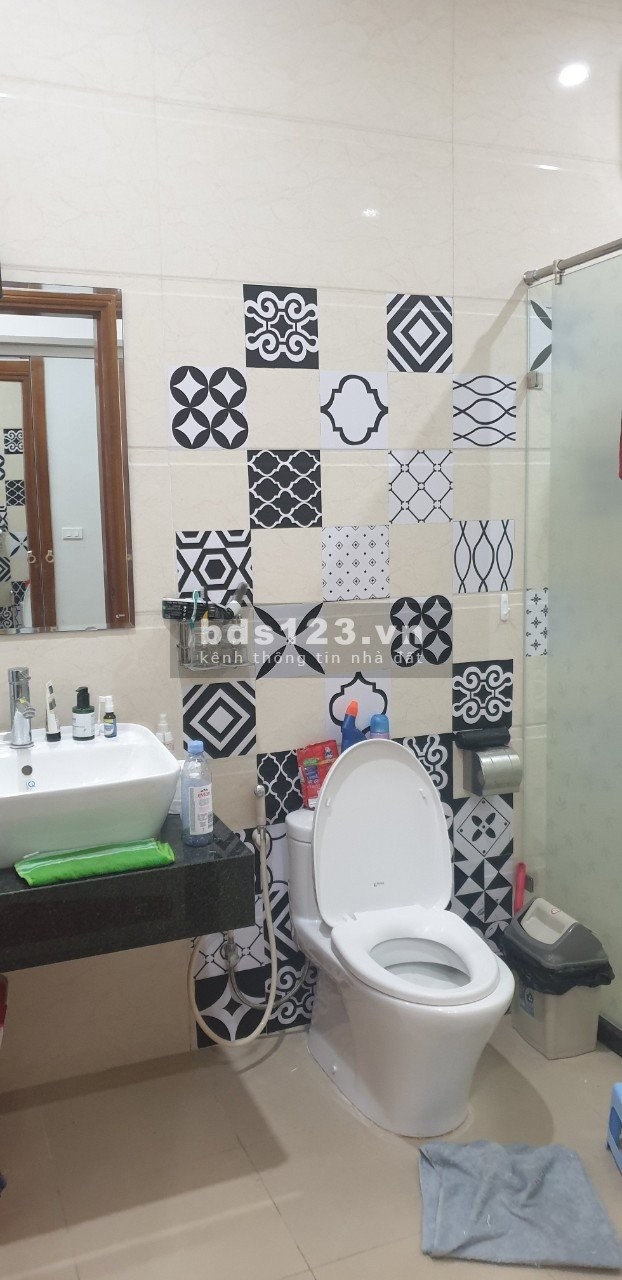MẶT PHỐ SẦM UẤT 100.3m2, 3 TẦNG TẦNG 1 CHO THUÊ 32 TRIỆU/THÁNG GIÁ 24.9 TỶ ĐỒNG
