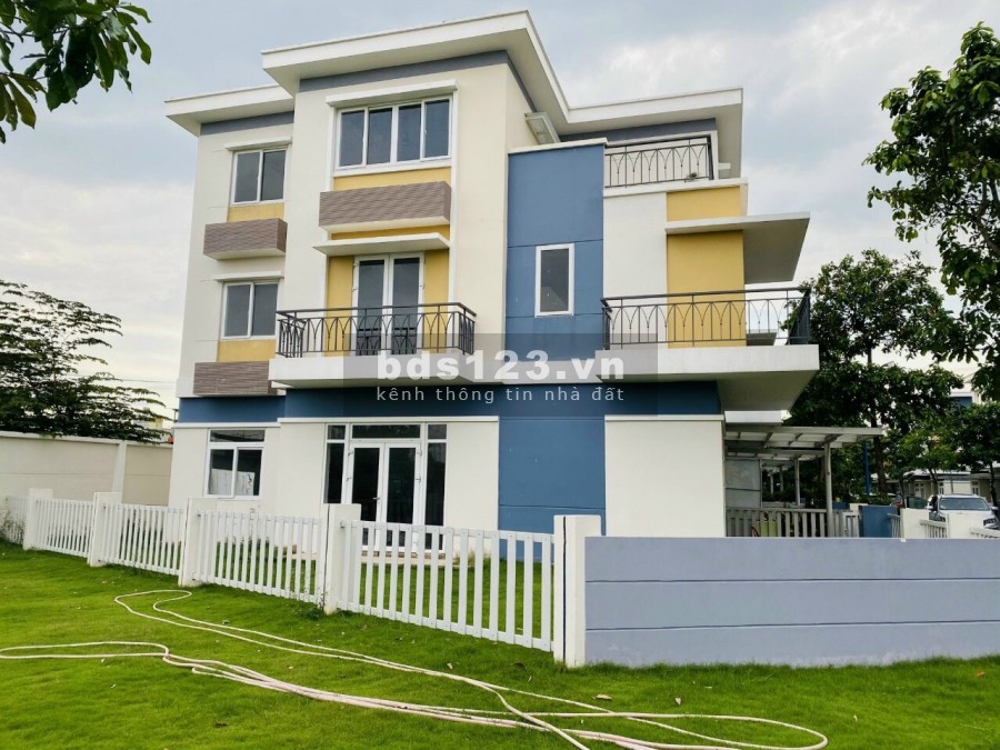 Chuyển nhượng BT căn góc KDC Rosita Khang Điền DT: 236m2 Giá 9.5 tỷ