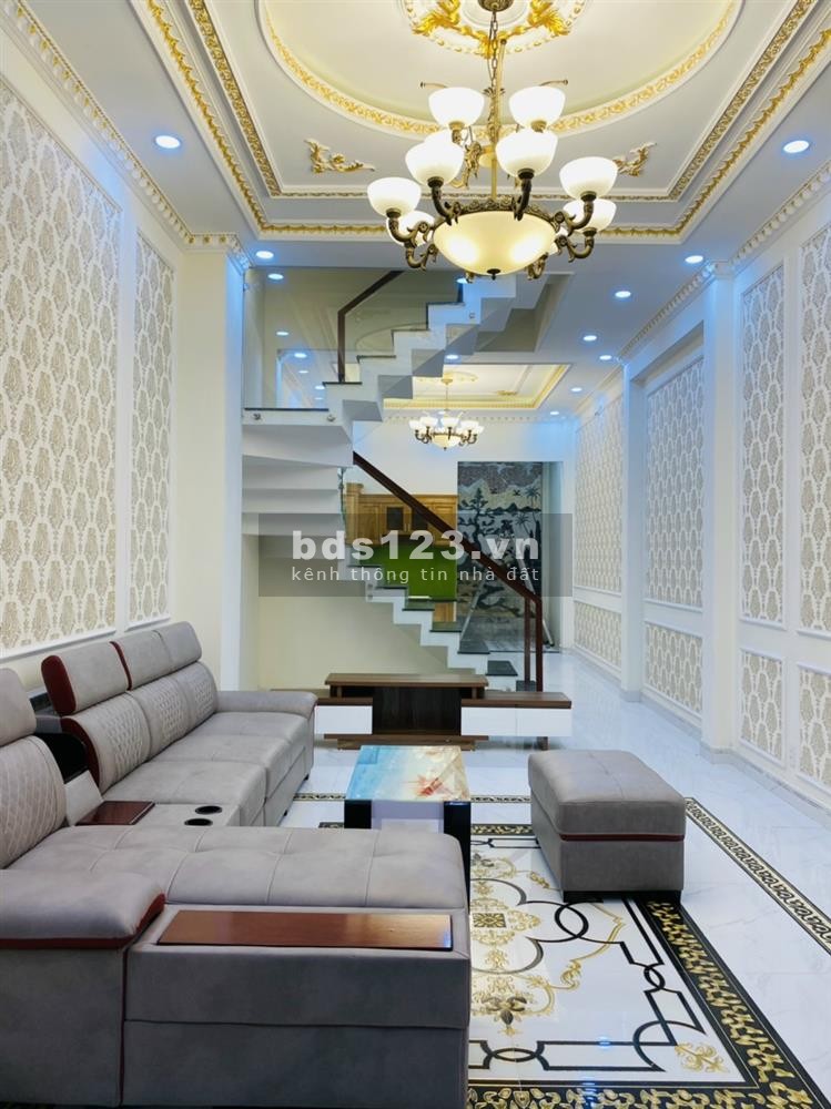 Bán gấp nhà Bạch Đằng 1 xẹc, Bình Thạnh, DT 2.7x13.5, giá chỉ 3 tỷ900 triệu