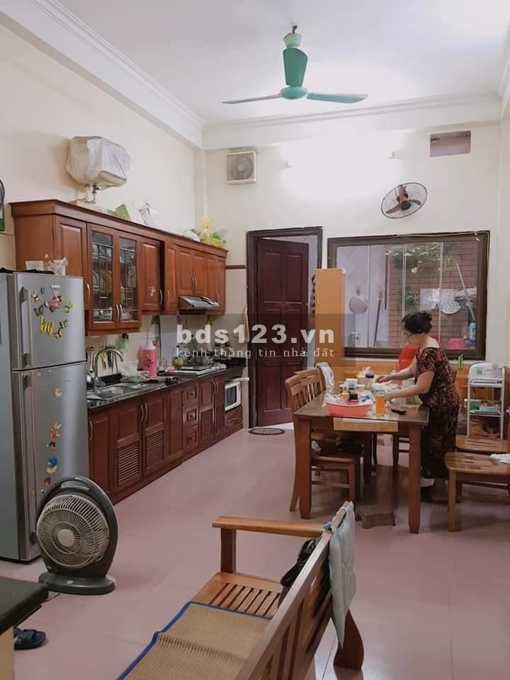 Bán nhà phố Hoàng Quốc Việt, phân lô, ô tô, lô góc, 1 nhà ra phố, 50m2 x 4T, 9 tỷ.