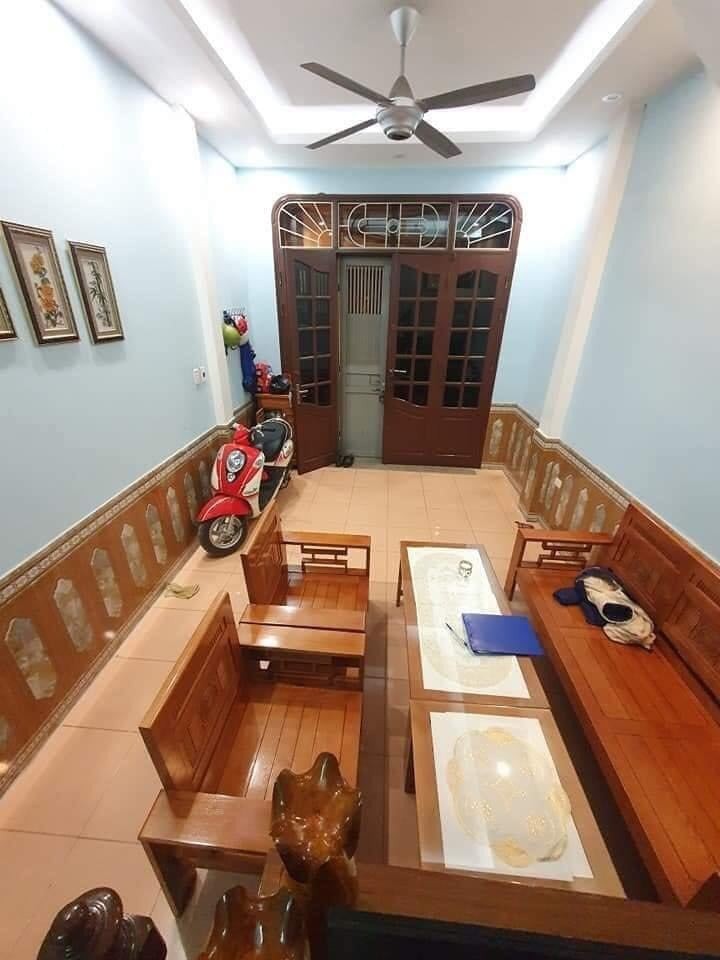 Bán nhà:Đường Bùi Xương Trạch,TX,HN. DT:34m2*3T, MT: 3,5m,Giá 2.8 tỷ.LH: Mr Thanh 0977686830