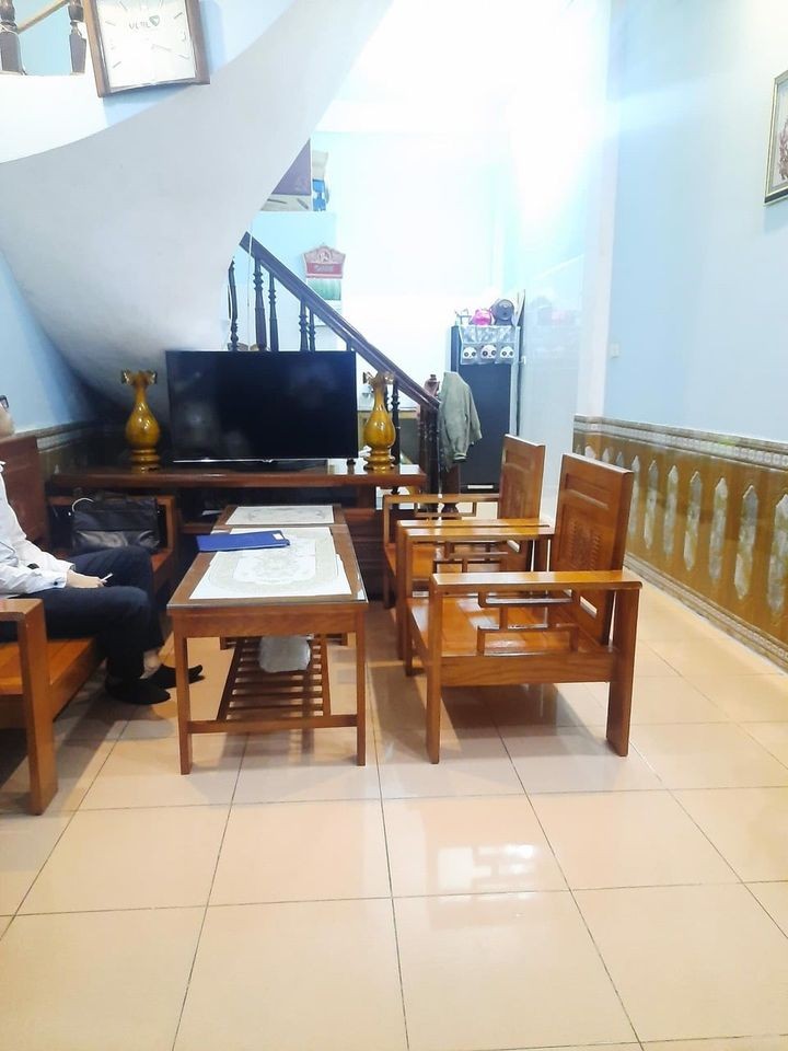 Bán nhà:Đường Bùi Xương Trạch,TX,HN. DT:34m2*3T, MT: 3,5m,Giá 2.8 tỷ.LH: Mr Thanh 0977686830