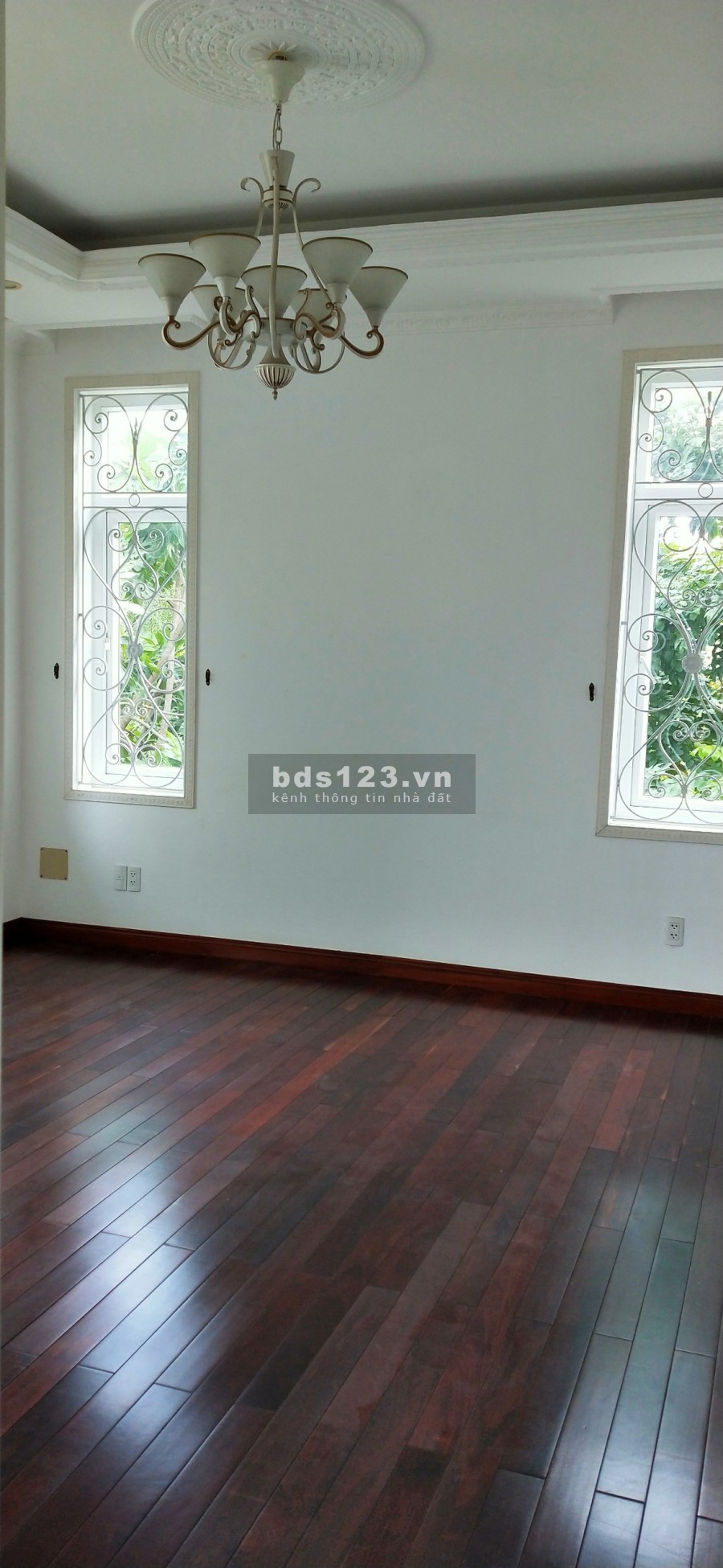 Cho thuê villa Nguyễn Văn Hưởng 10x20m hầm trệt 2 lầu 4P full nội thất