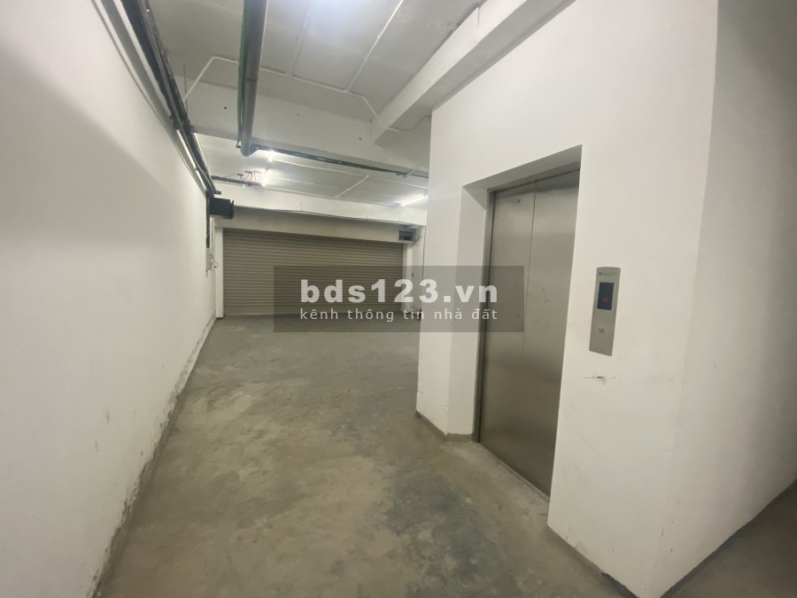 Cho thuê nguyên căn nhà phố thương mại SariTown SALA hầm trệt 4,5 lầu có thang máy DTSD hơn 400m2