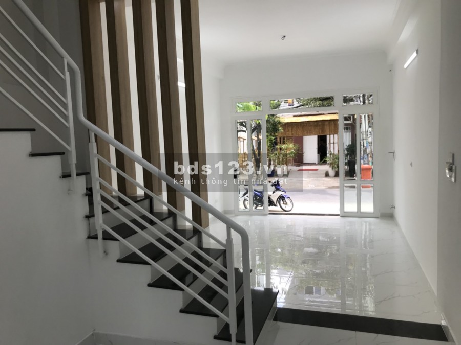 Bán nhà đường số Tân quy Quận 7 dt 5.9x19m, 2 lầu,sân thượng