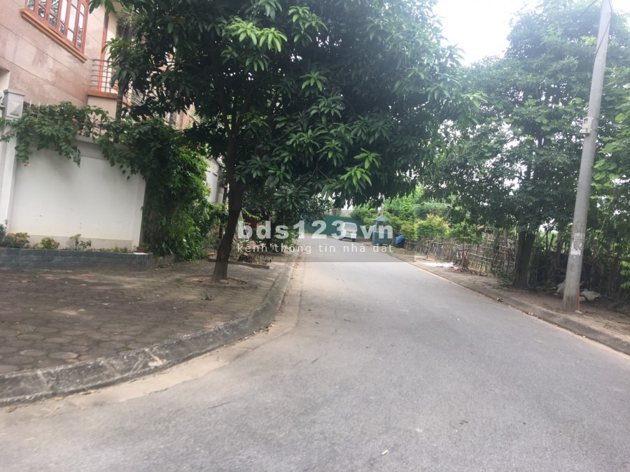 Thua lỗ nặng bán gấp 100m Tổ 7 Cự Khối mặt tiền 5m, ô tô vào nhà