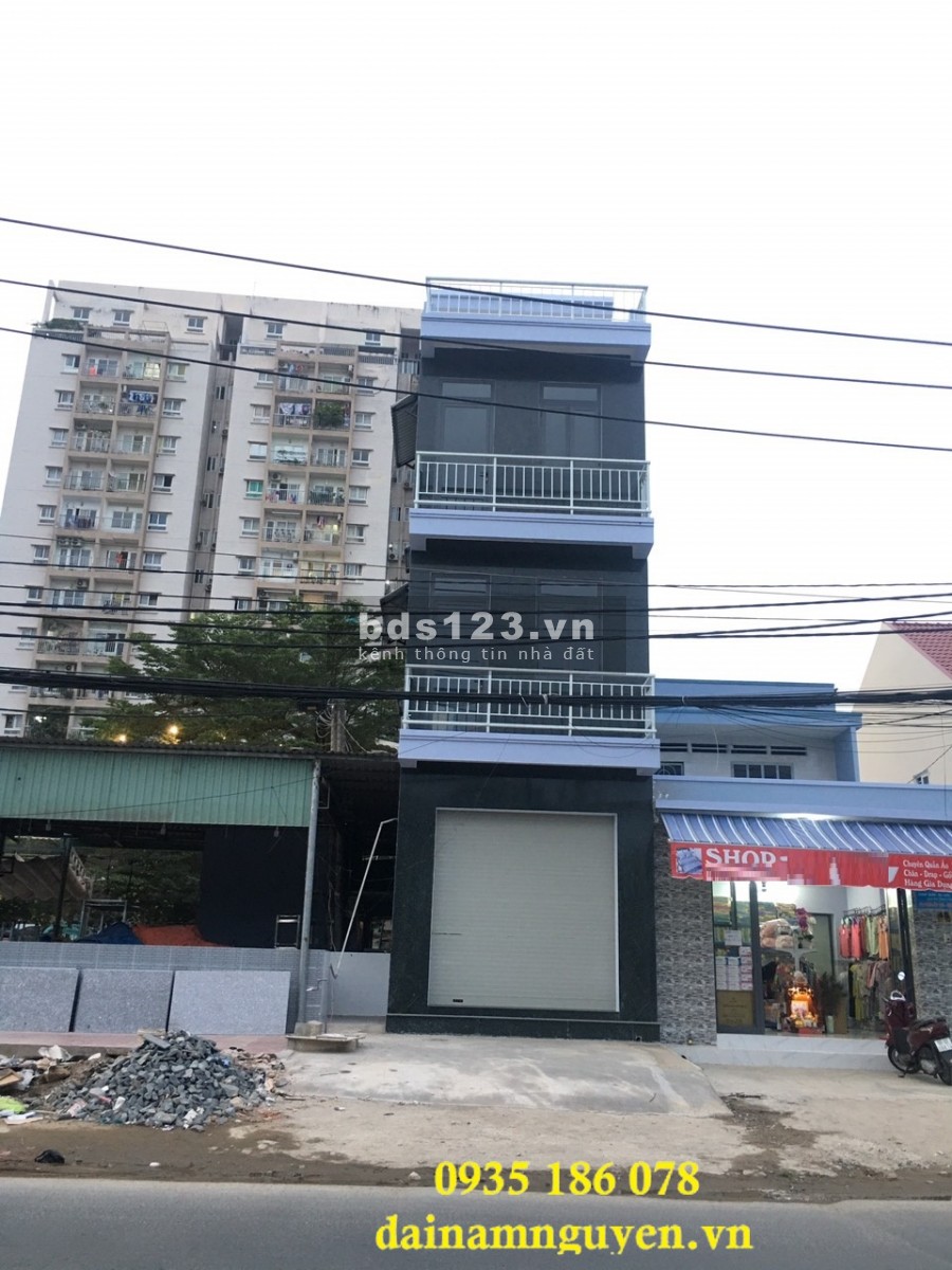 Mặt Tiền kd tấp nập dt 4 x 17 thoáng 2L Bùi Viện