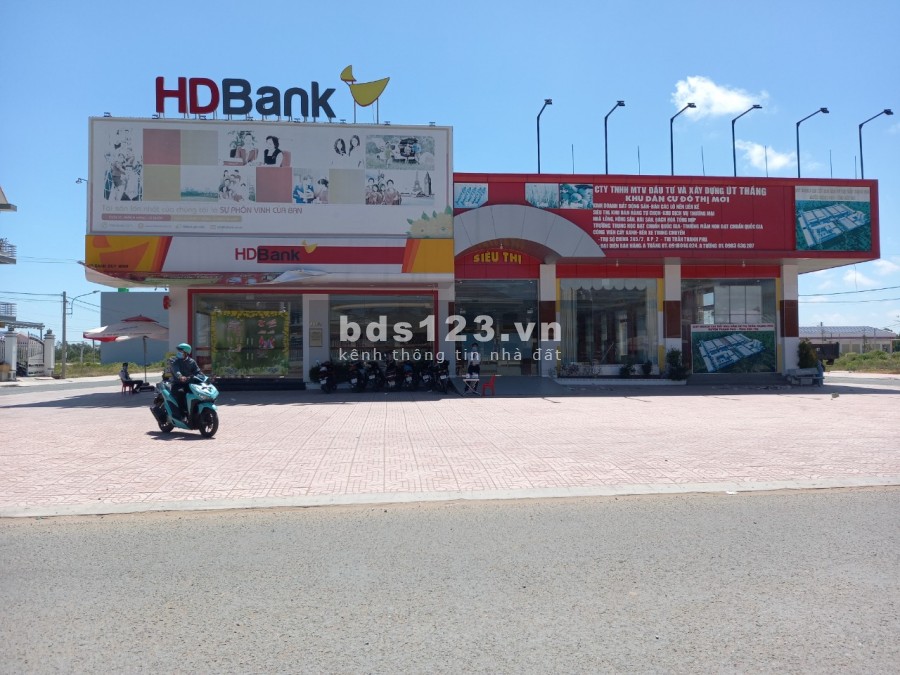 Đất nền mặt tiền ngay thị trấn Thạnh Phú Center