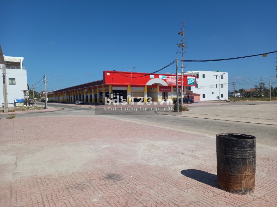 Đất nền mặt tiền ngay thị trấn Thạnh Phú Center
