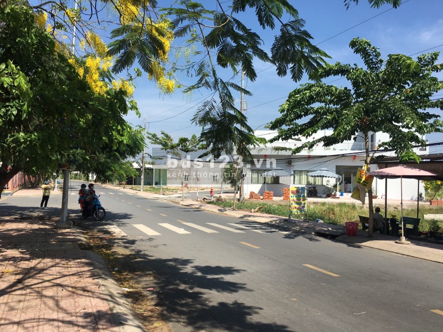 Chính chủ cần bán gấp lô đất gần ngã tư xoài đôi sổ hồng sang tên 90m2 giá chỉ 1 tỷ 485