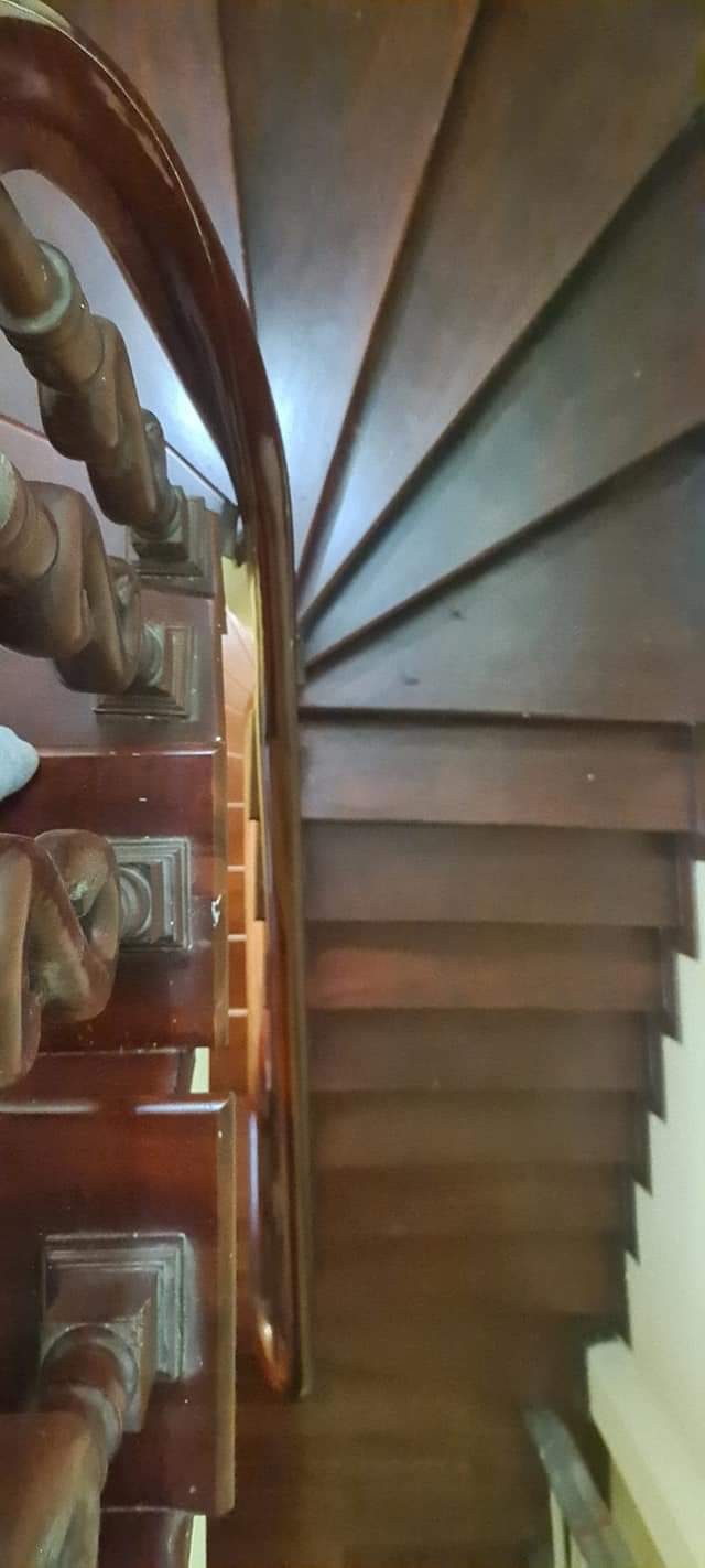 BÁN NHÀ LẠC LONG QUÂN GARA ĐỂ 4 Ô TÔ KD ĐỈNH 50M x 5 TẦNG, MT 5,6M. GIÁ 9.5 TỶ