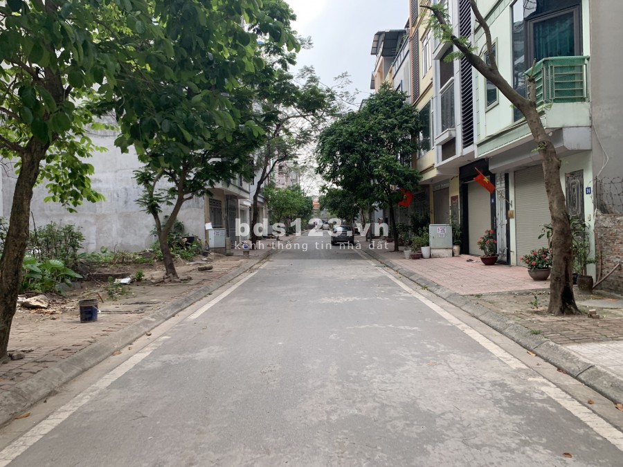 Bán đất đấu giá X1 Cự Khối, 2 mặt thoáng, giá đầu tư đẹp.