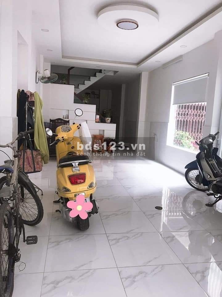 Bán gấp nhà Cách Mạng Tháng 8, Phường 11, Quận 3, Hẻm xe tải, 68m, giá chỉ 7.6 tỷ